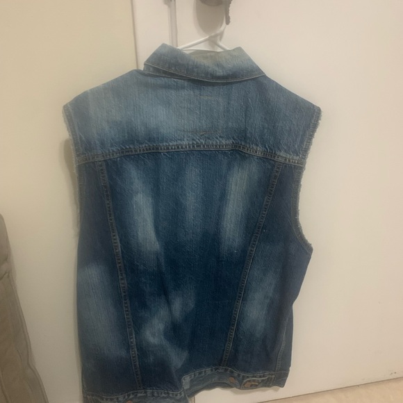 Levi’s sleeveless jeans jacket vest large. - Picture 2 of 3